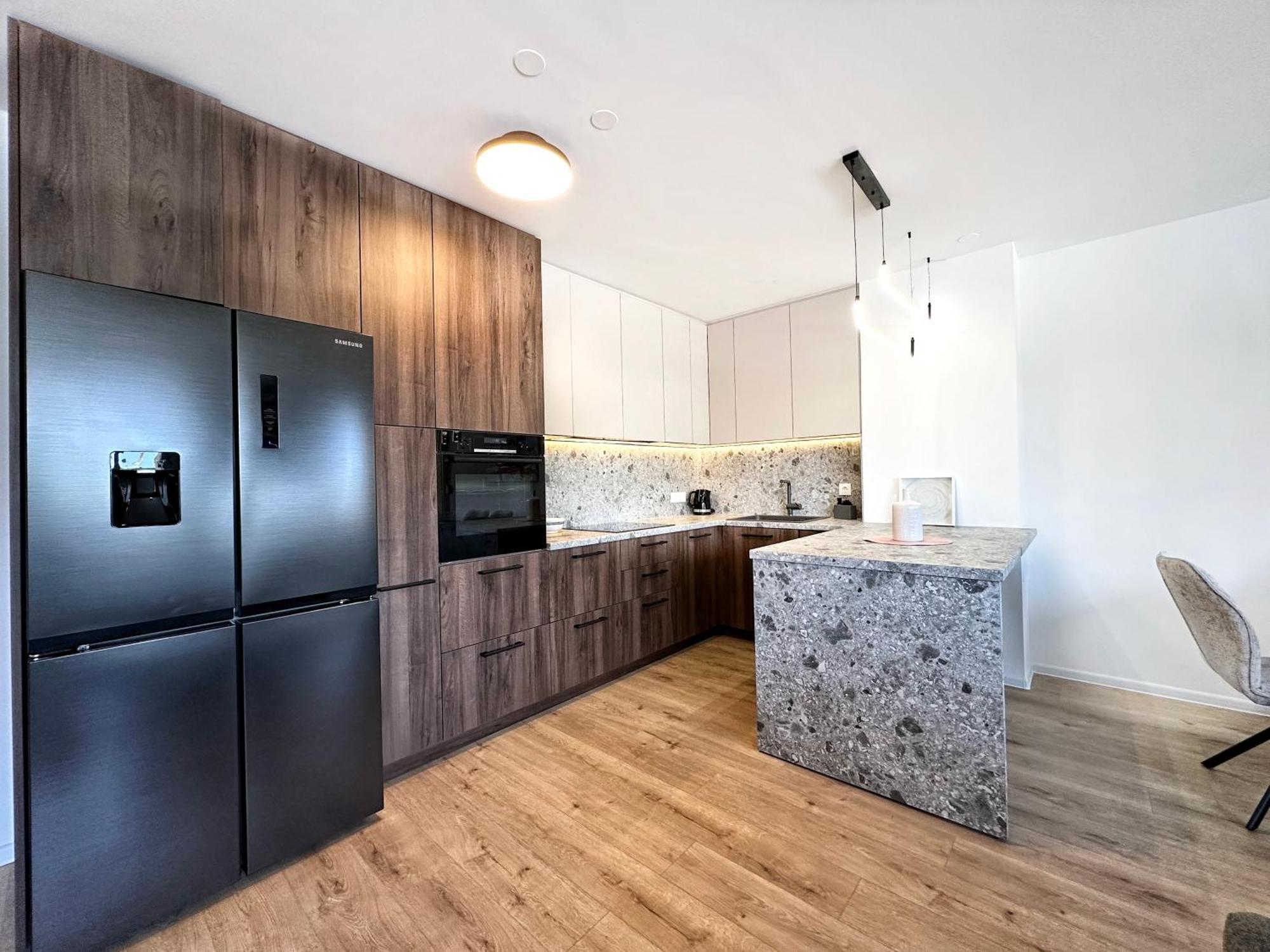 Iii Appartement *